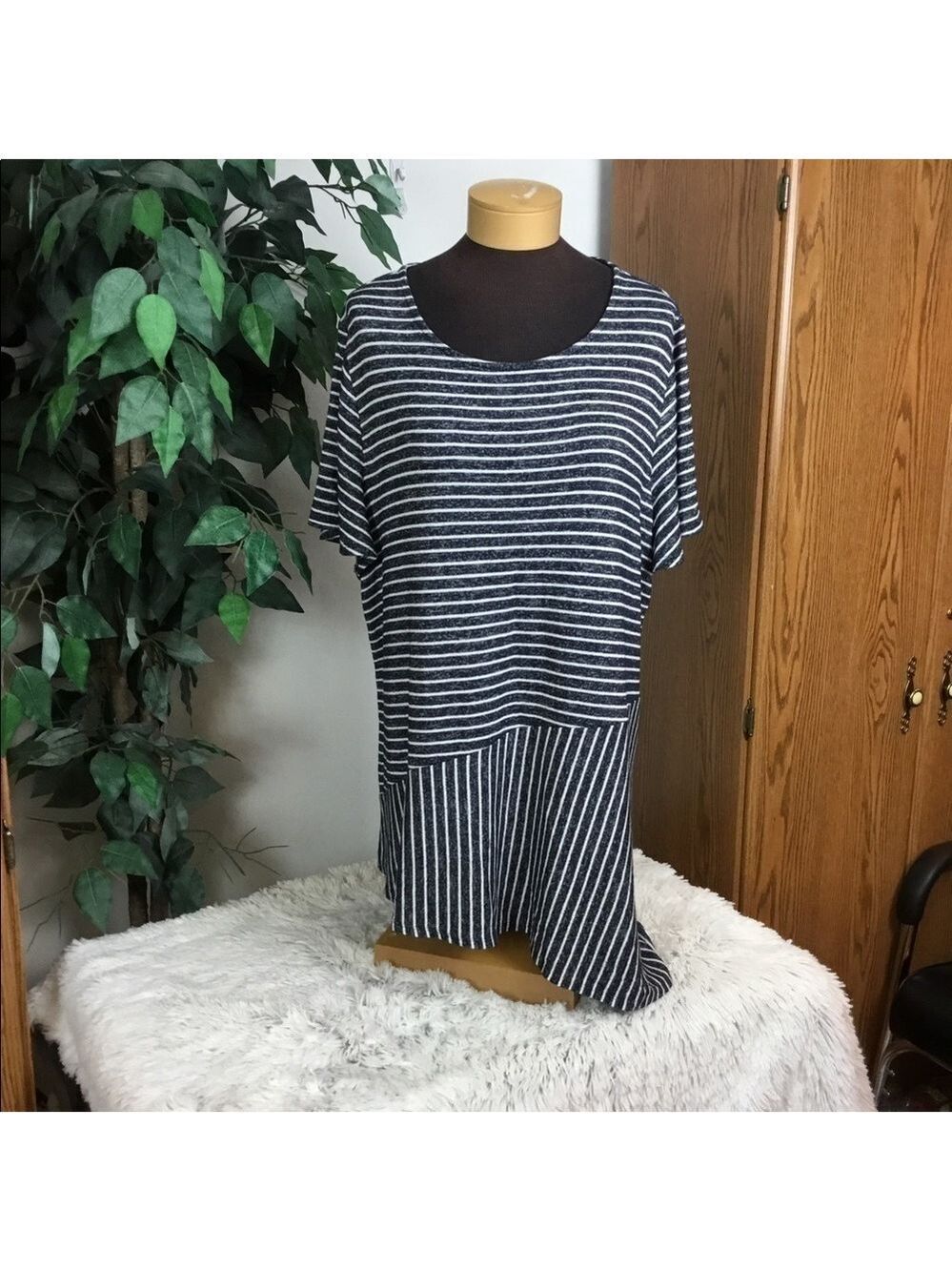 Lane Bryant 18/20 blue and white stripes asymmetrical flutter sleeve top